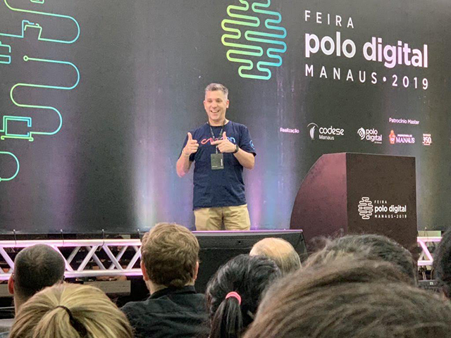 Steve Portrait 3 Steve Cuss engages with the audience at the Feira Polo Digital Conference, Manaus , Brazil 2019