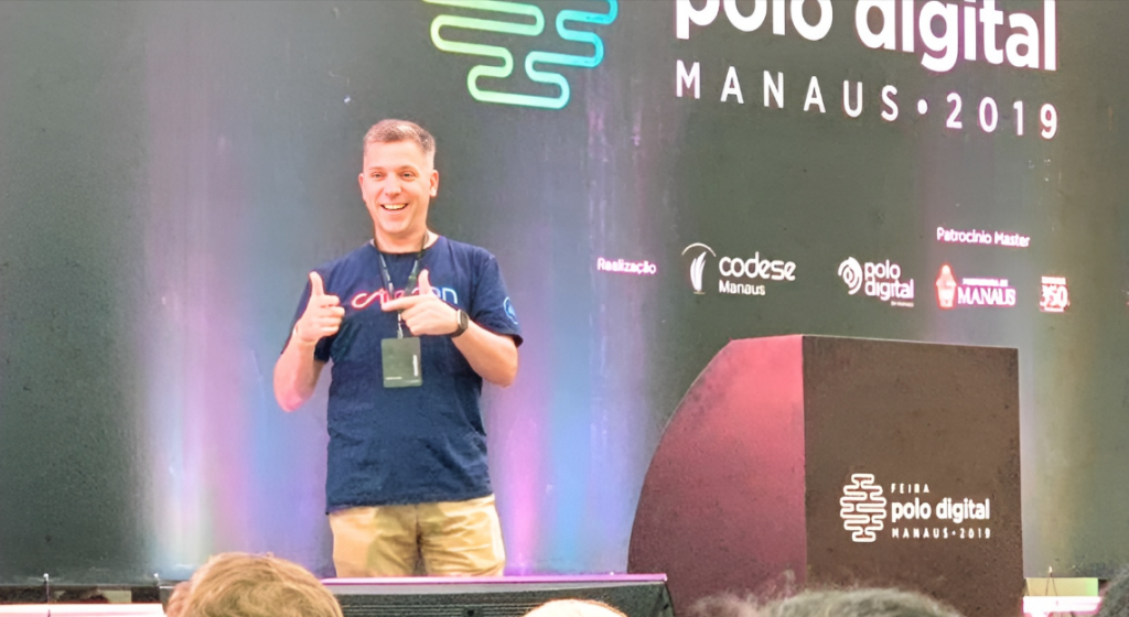 Steve Cuss engages with the audience at the Feira Polo Digital Conference, Manaus , Brazil 2019